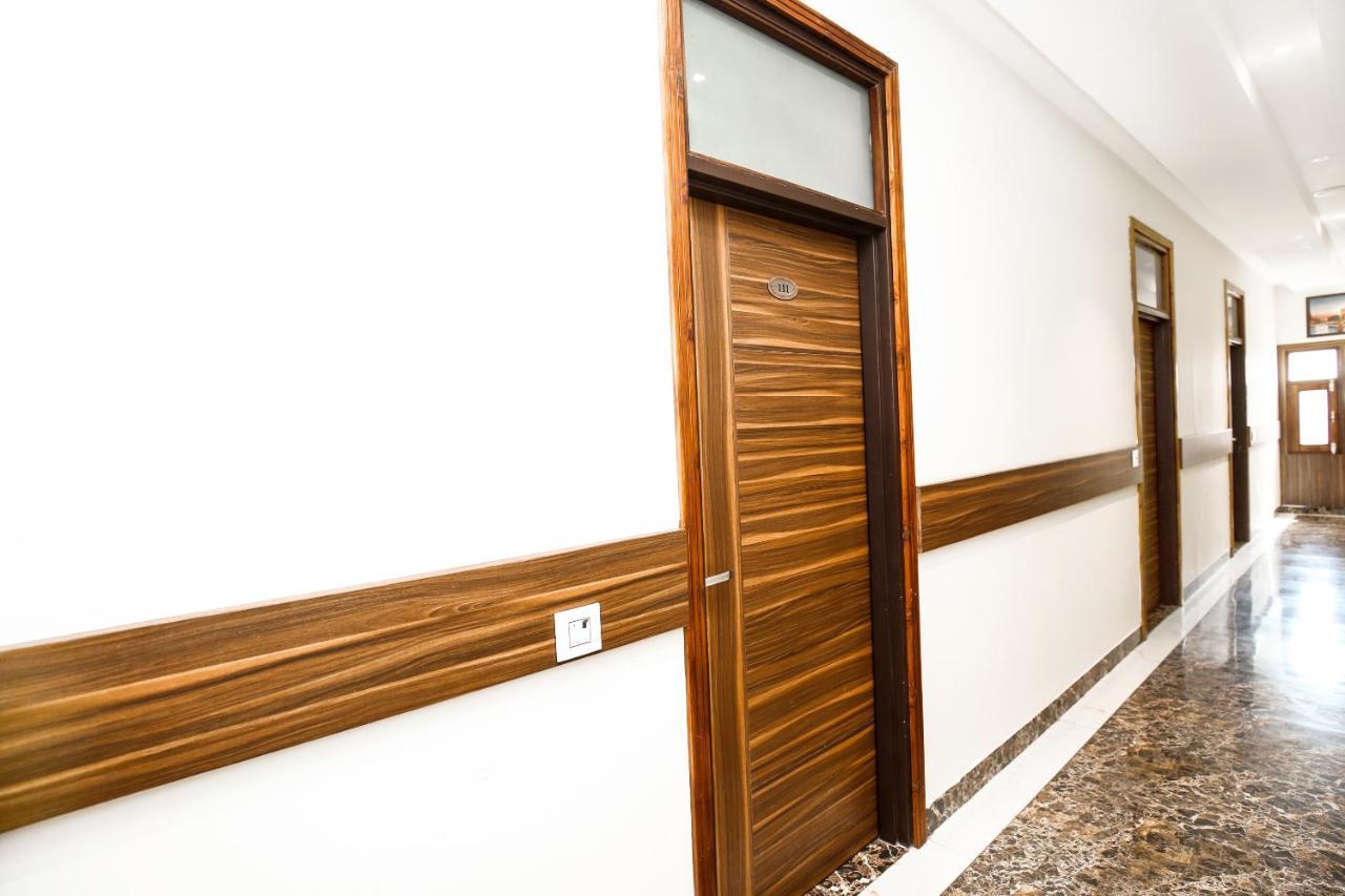 Hotel Woodcrest Zirakpur - Best Family Hotel By - A Unit Of Sidham Group Exteriör bild