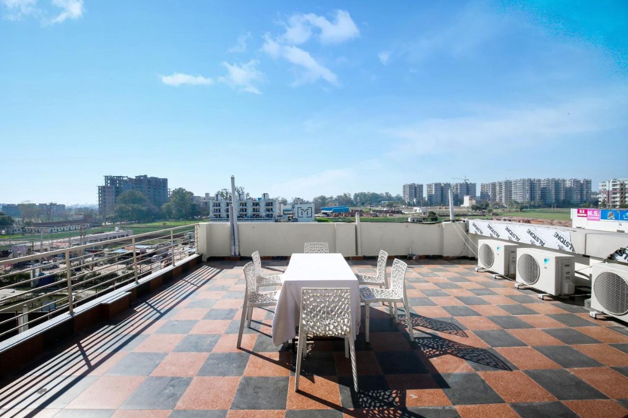 Hotel Woodcrest Zirakpur - Best Family Hotel By - A Unit Of Sidham Group Exteriör bild
