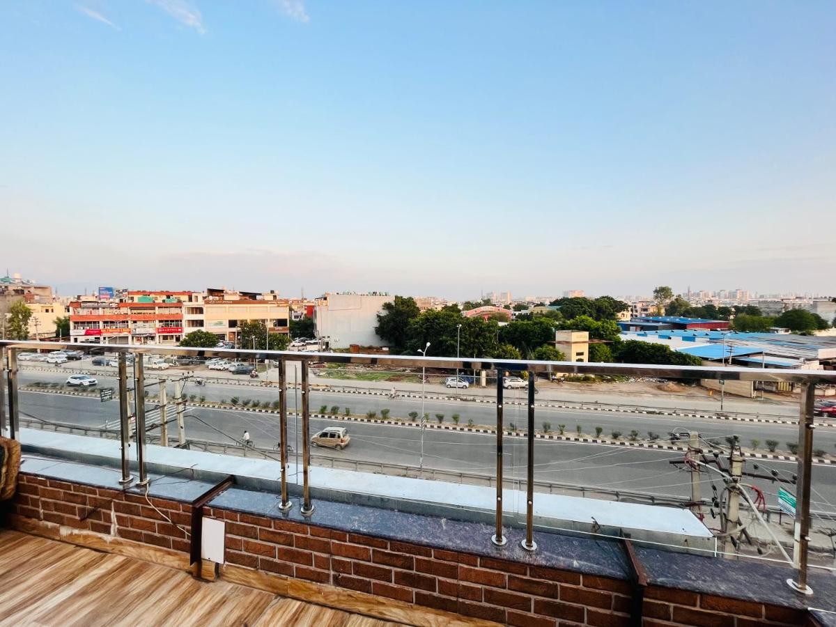 Hotel Woodcrest Zirakpur - Best Family Hotel By - A Unit Of Sidham Group Exteriör bild