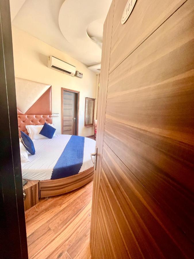 Hotel Woodcrest Zirakpur - Best Family Hotel By - A Unit Of Sidham Group Exteriör bild