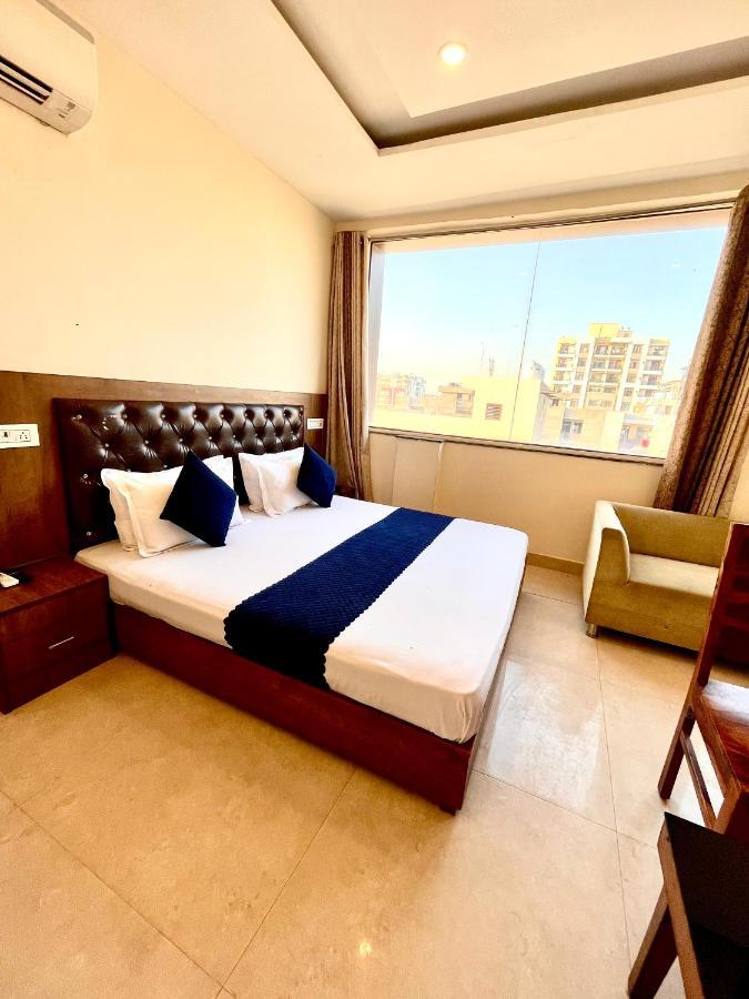 Hotel Woodcrest Zirakpur - Best Family Hotel By - A Unit Of Sidham Group Exteriör bild