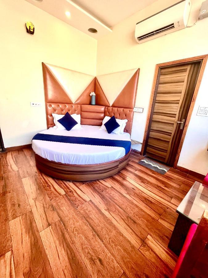 Hotel Woodcrest Zirakpur - Best Family Hotel By - A Unit Of Sidham Group Exteriör bild