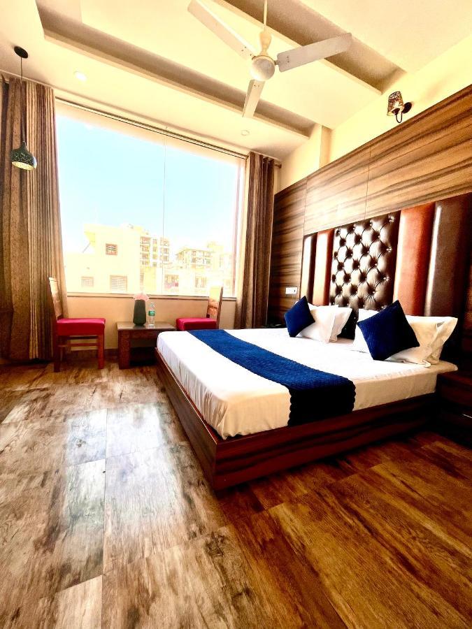 Hotel Woodcrest Zirakpur - Best Family Hotel By - A Unit Of Sidham Group Exteriör bild