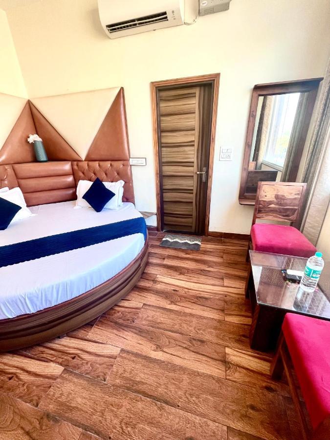 Hotel Woodcrest Zirakpur - Best Family Hotel By - A Unit Of Sidham Group Exteriör bild