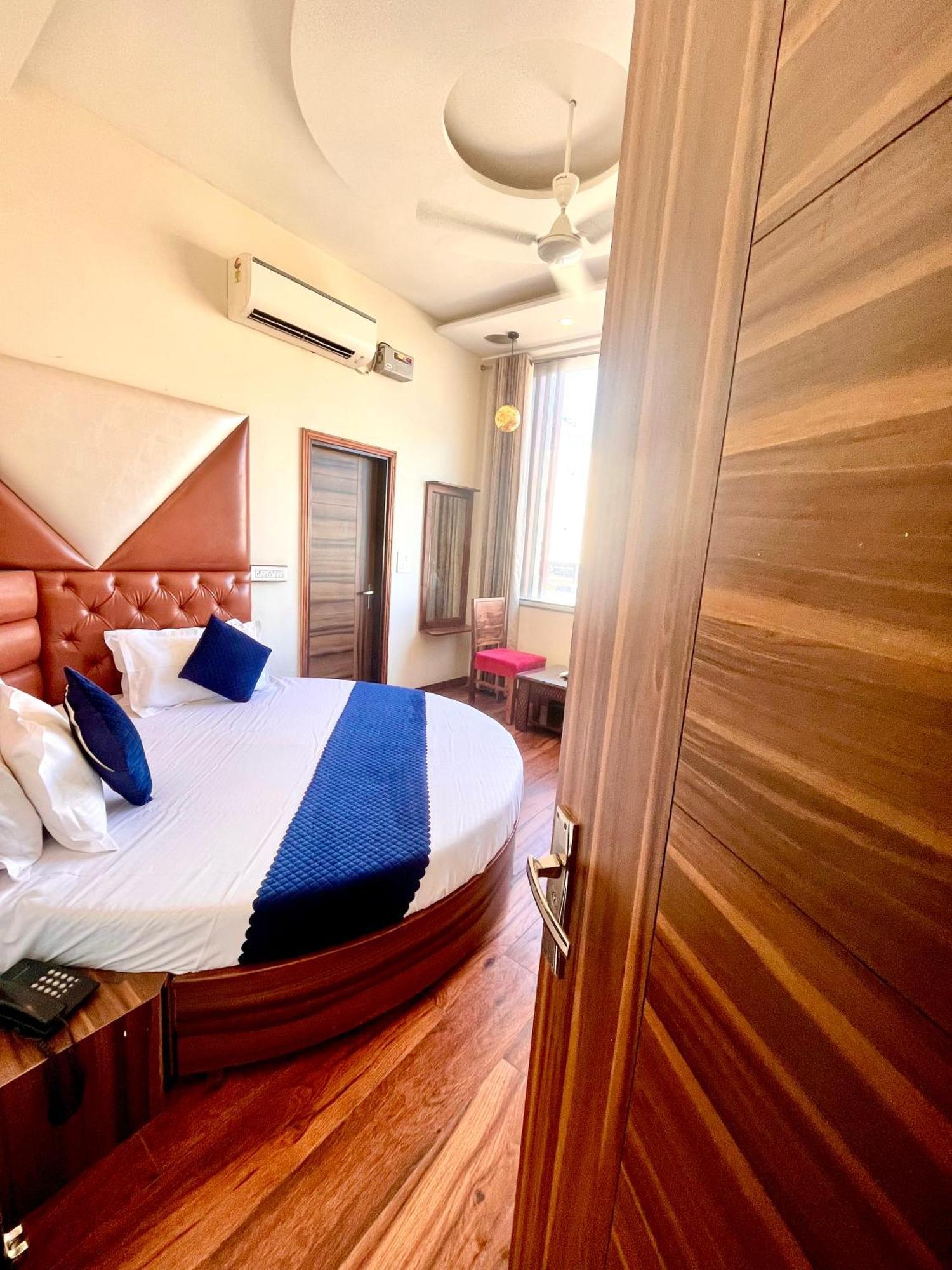 Hotel Woodcrest Zirakpur - Best Family Hotel By - A Unit Of Sidham Group Exteriör bild