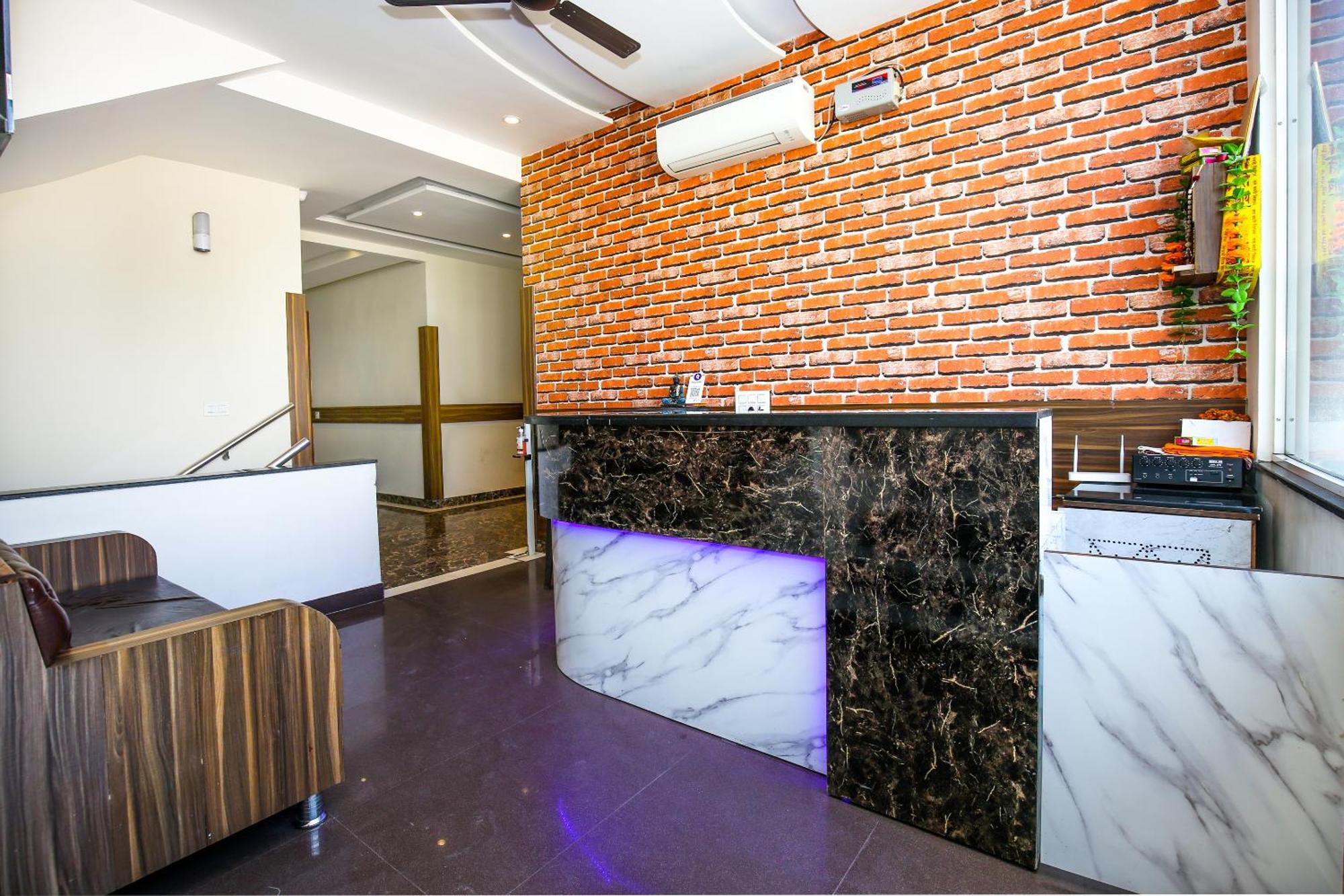 Hotel Woodcrest Zirakpur - Best Family Hotel By - A Unit Of Sidham Group Exteriör bild